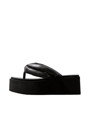 Steve Madden Billion Platform Thong Sandal | Urban Outfitters