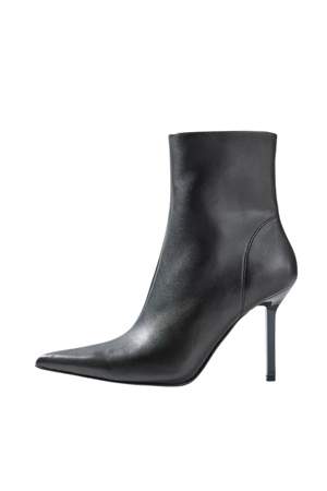 Steve Madden Elysia Black Ankle Boot | Urban Outfitters