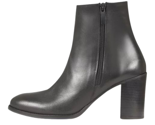 black leather ankle boots | agnès b.