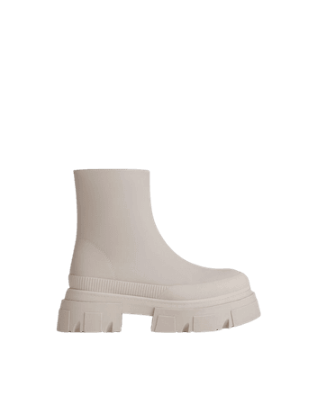 Rubberized platform ankle boots - View all - Woman | Bershka