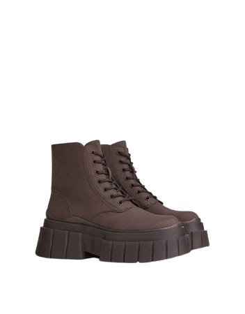 Lace-up platform boots with textured sole - Shoes - Woman | Bershka