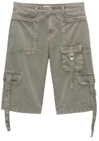Cargo Bermuda shorts with multiple pockets - pull&bear