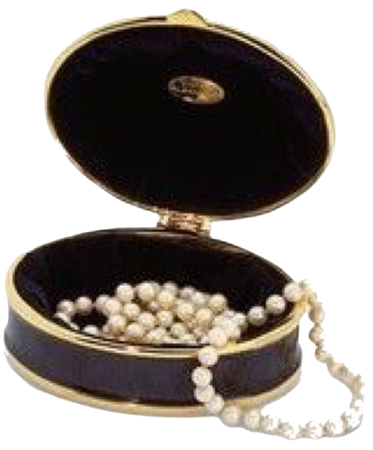 Compact with pearls