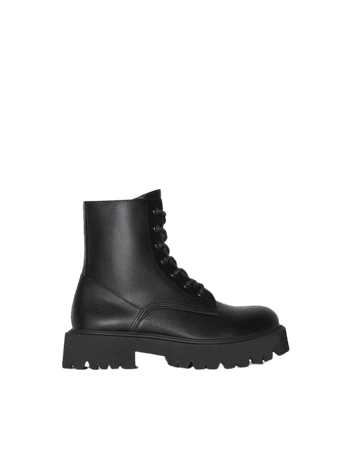 Lace-up flat ankle boots - Shoes - Woman | Bershka