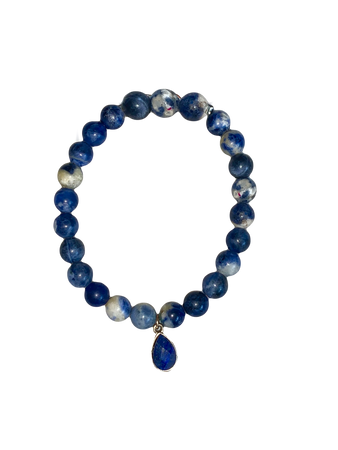 rebbie_irl’s lapis lazuli bracelet