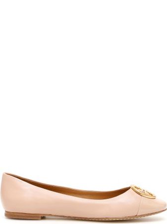 Shop Women's Flat Shoes at italist | Best price in the market