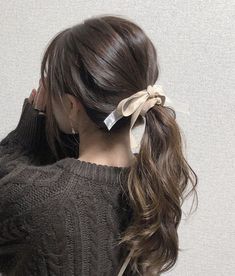brown ponytail