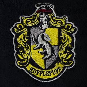 harry porry hufflepuff crest