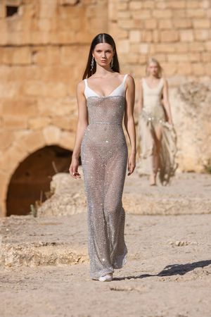 georges-hobeika-Spring-2024-collection-SS-23-24-Goddess-of-Love-RTW-Ready-to-Wear-30-scaled.jpg (1708×2560)