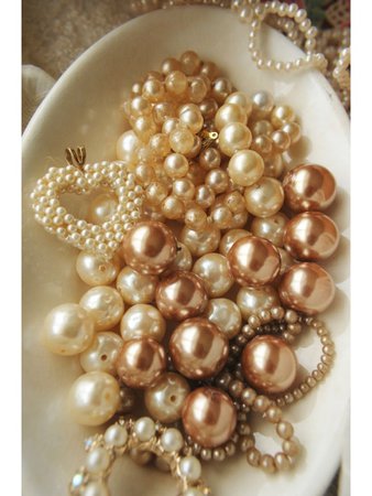 pearls aesthetic 2