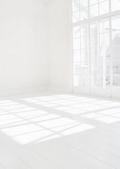 Wallpaper Schmallpaper | All white room, White room, White rooms