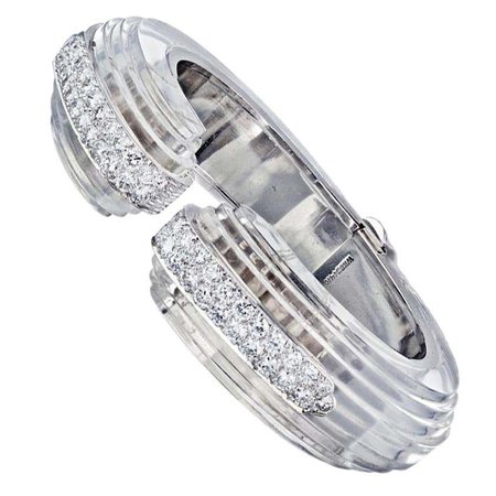 David Webb, White Gold Carved Rock Crystal Brilliant-Cut Diamonds Bracelet
