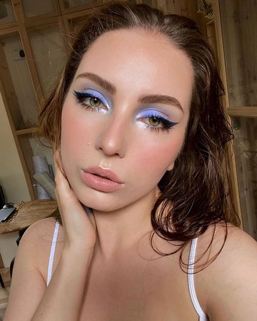 свет, камера, макияж sur Instagram : Siren Blue 🧊⚡️ Inspired by the lovely @katiejanehughes - Makeup Used: @patmcgrathreal Light 3 foundation, light 3 concealer, light powder…