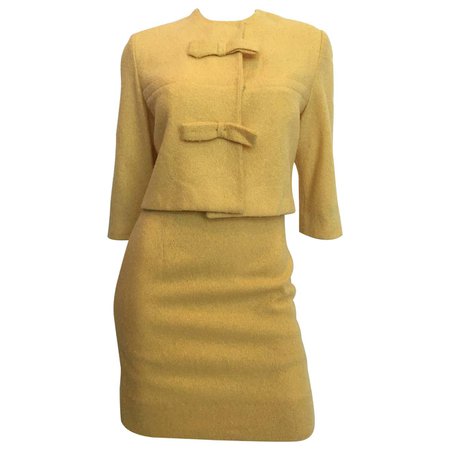 1960s Jackie O Mod Style Butter Yellow Knubby Knit 2 Piece Skirt Suit For Sale at 1stDibs