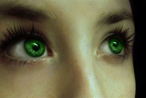 emerald green eyes - Images - OceanHero