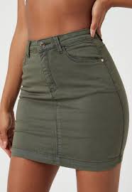 olive green mini skirt – Recherche Google
