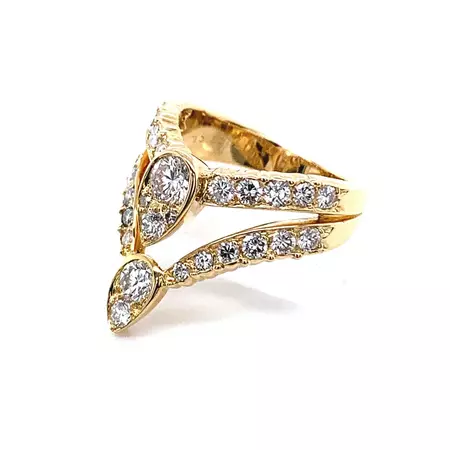 Van Cleef and Arpels Gold and Diamond Teardrop Ring For Sale at 1stDibs