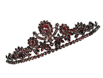 Pinterest garnet tiara | Fantasy jewelry, Royal jewelry, Garnet jewelry