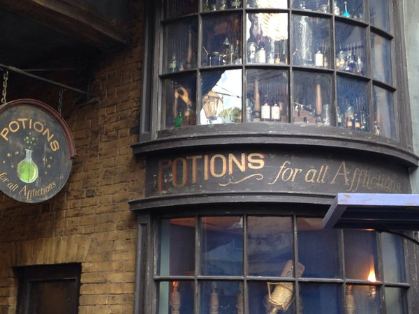 Diagon Alley Potions Shop | Harry Potter