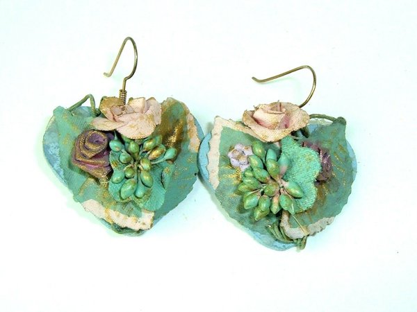 Vtg Floral Pierced Earrings Blue Heart Hippie Boho Chic Danglers Wood Fabric | eBay