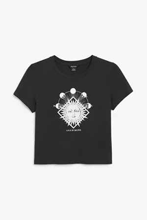 Cropped t-shirt - Sun and moon - T-shirts - Monki WW