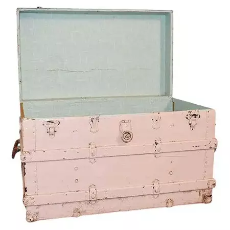 26217772_dataAntique American Pink Painted Wood Steamer Trunk or Blanket Chest, 19th Centurymatics.jpg (700×700)