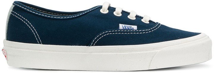 Authentic lace-up sneakers