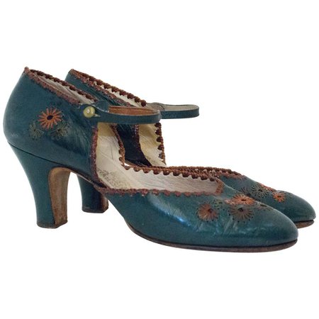 20s Green Leather Mary Jane Heels with Floral Embellishments For Sale at 1stdibs