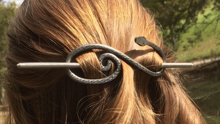 Snake hairpin