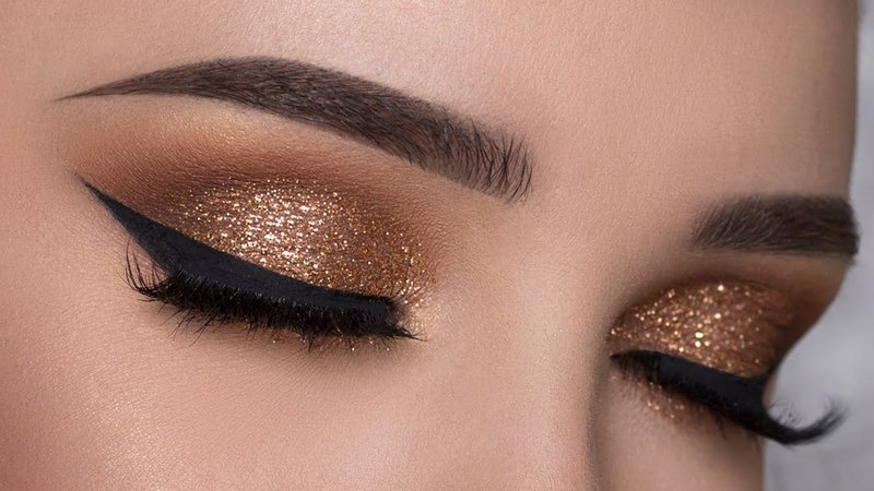 Gold Sparkly Eyeshadow