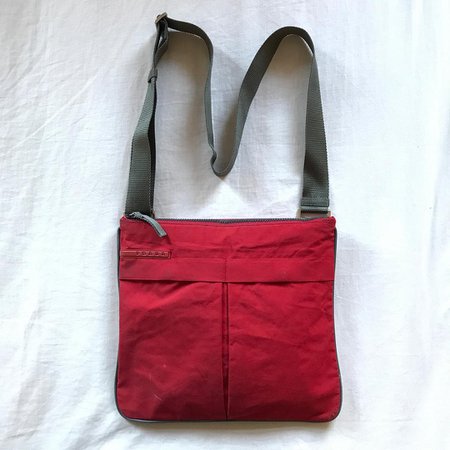 @ndwc0 sur Instagram : For Sale - Prada Sport Vintage Shoulder Bag. The bag features a beautiful red body, with complimentary grey trimmings throughout.…
