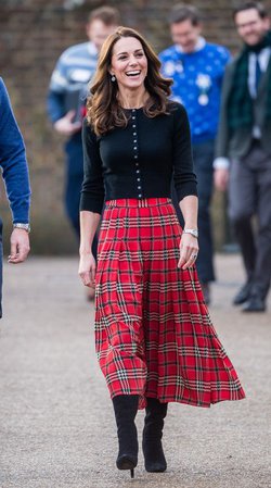 catherine-duchess-of-cambridge-attends-a-party-for-families-news-photo-1077512180-1555362845.jpg (480×863)