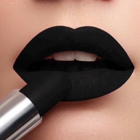 Kylie black lipstick