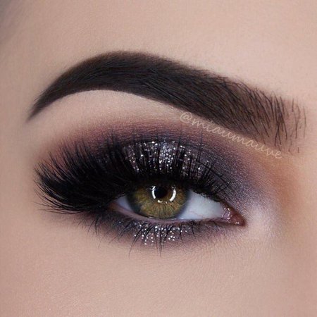 #smokey #eyeshadow #glitter #brows discovered by majesticalexiss