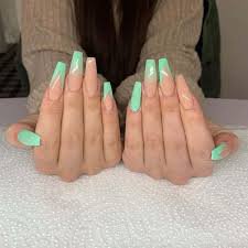 mint green nails