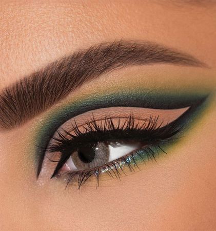 Creative Eye Makeup Art Ideas You Should Try : Dark Green & Neutral Makeup Idea