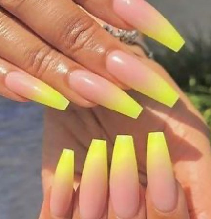 yellow nails ⭐️