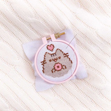 Hey Chickadee on Instagram: “← Shop Link in Bio ← This cozy cross-stitch kit includes everything you need to create three cute embroidery designs of the chubby tabby. 🐱🎀”