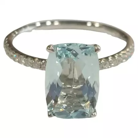 Gilin 18k White Gold Diamond Ring with Aquamarine For Sale at 1stDibs