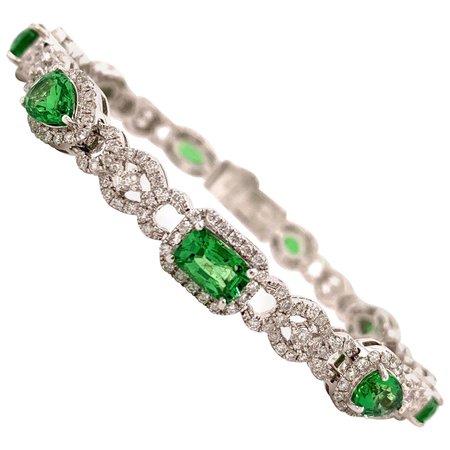 6.47 Carat Green Garnet Diamond Bangle Bracelet For Sale at 1stDibs