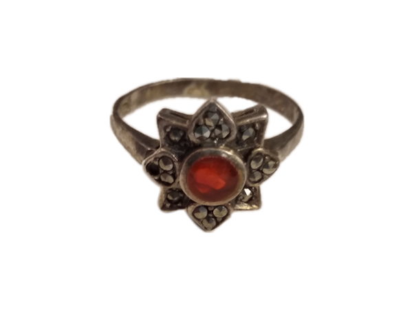 red antique Ring