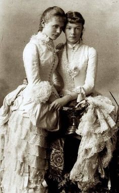 Victorian girls in love