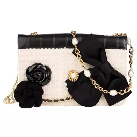 Chanel Chain Rare Vintage 90's Freshwater Pearl Black White Tweed Lambskin Bag For Sale at 1stDibs