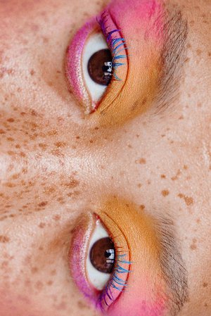 Rainbow Eye Makeup with Blue Mascara Orange-Pink Gradient Eyeshadow and Freckles