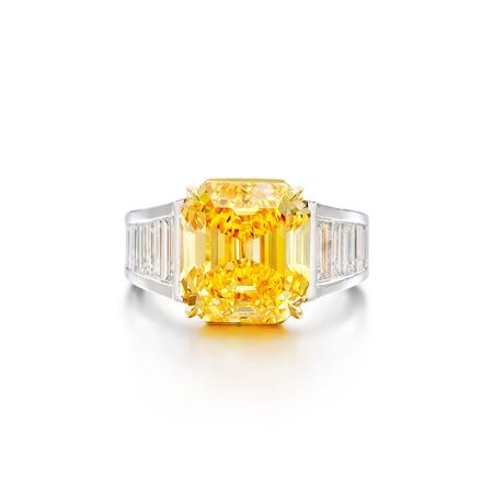 Fancy Vivid Orange-Yellow Diamond and Diamond Ring | Ronald Abram | 8.88克拉 艷彩橙黄色鑽石 配 鑽石 戒指 | Magnificent Jewels I | | Sotheby's