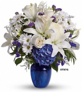 happy-blue-and-white-flower-arrangement.425.jpg (269×300)