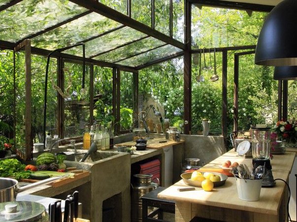 Old rustic recycled wood cabinets make this kitchen blend with the outdoors. Description from evolvingbliss.com. … | Dapur pedesaan, Rumah kebun, Dapur luar ruangan