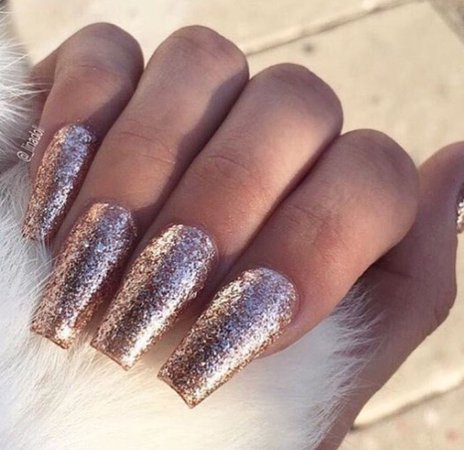 nails shiny