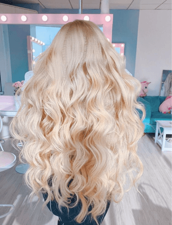 honey blonde curled hair styled