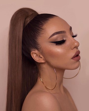 Swetlana Petuhova sur Instagram : The bigger the hoop the bigger the... (finish this sentence in the comments 😛♥️) _____________ Anzeige @tartecosmetics Amazonian Clay…